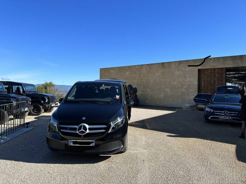 Pourquoi choisir un chauffeur VTC en minivan pour un transfert longue distance ?