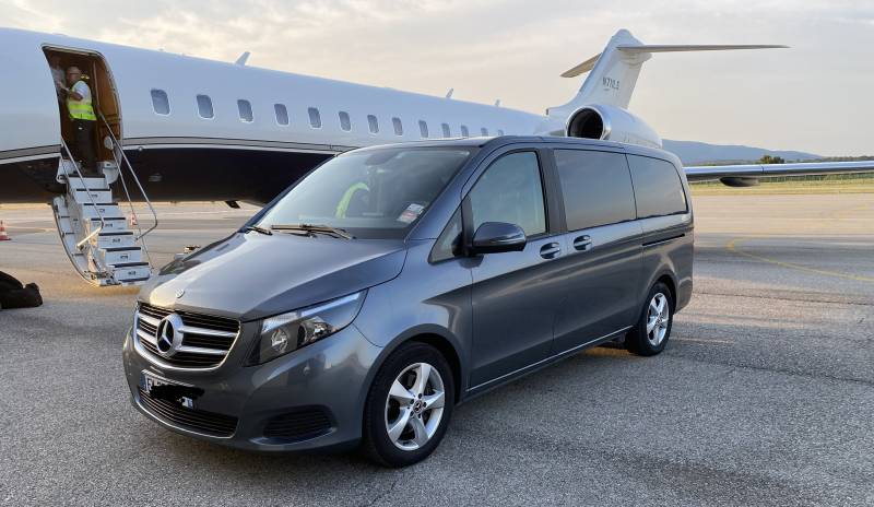 Voyager en toute tranquillité avec un taxi privé en berline pour un transfert longue distance