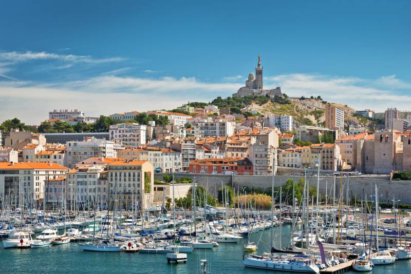 Découvrez les magnifiques circuits touristiques proposés par PACA SERVICES VTC à Marseille