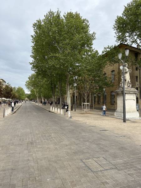 Service de transport en limousine à Aix-en-Provence et dans toute la région sud