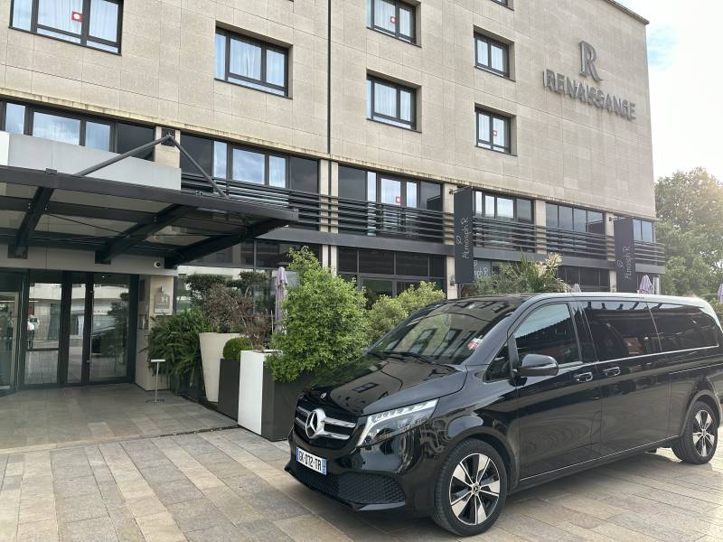 Transfert ou mise à disposition pour l’hôtel renaissance à Aix en Provence avec chauffeur vtc ou taxi privé en berline ou en minivan pour des vacanciers ou des professionnels