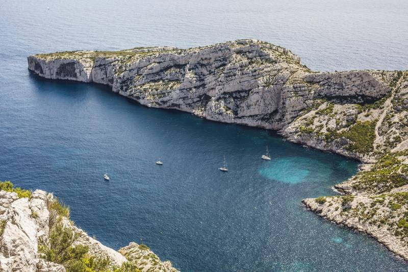Excursion privée en VTC avec chauffeur pour découvrir les Calanques et la Côte Bleue depuis Marseille